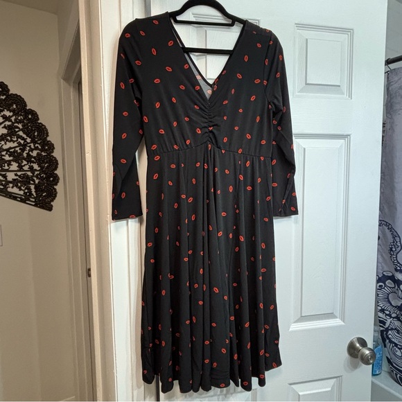 TORRID - Black Knit A-Line Dress with Red Kiss Print, Size 00 NWT, US Size 10 - Picture 5 of 16